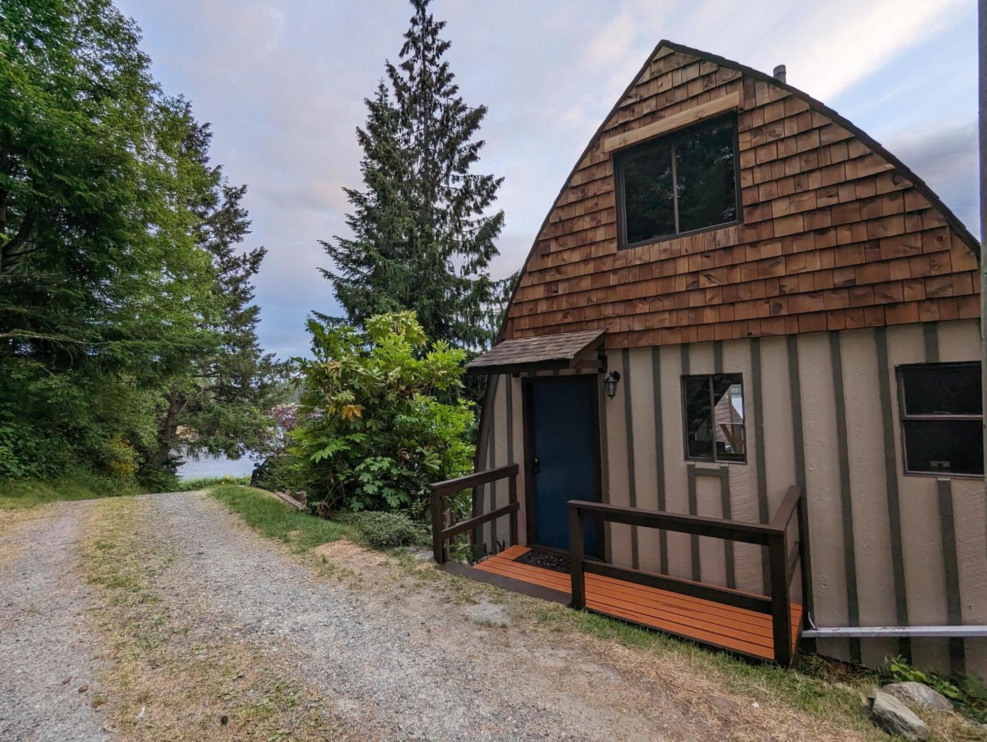 Jade Resort-Oceanfront Suites In Gowlland Harbour Heriot Bay Exterior photo