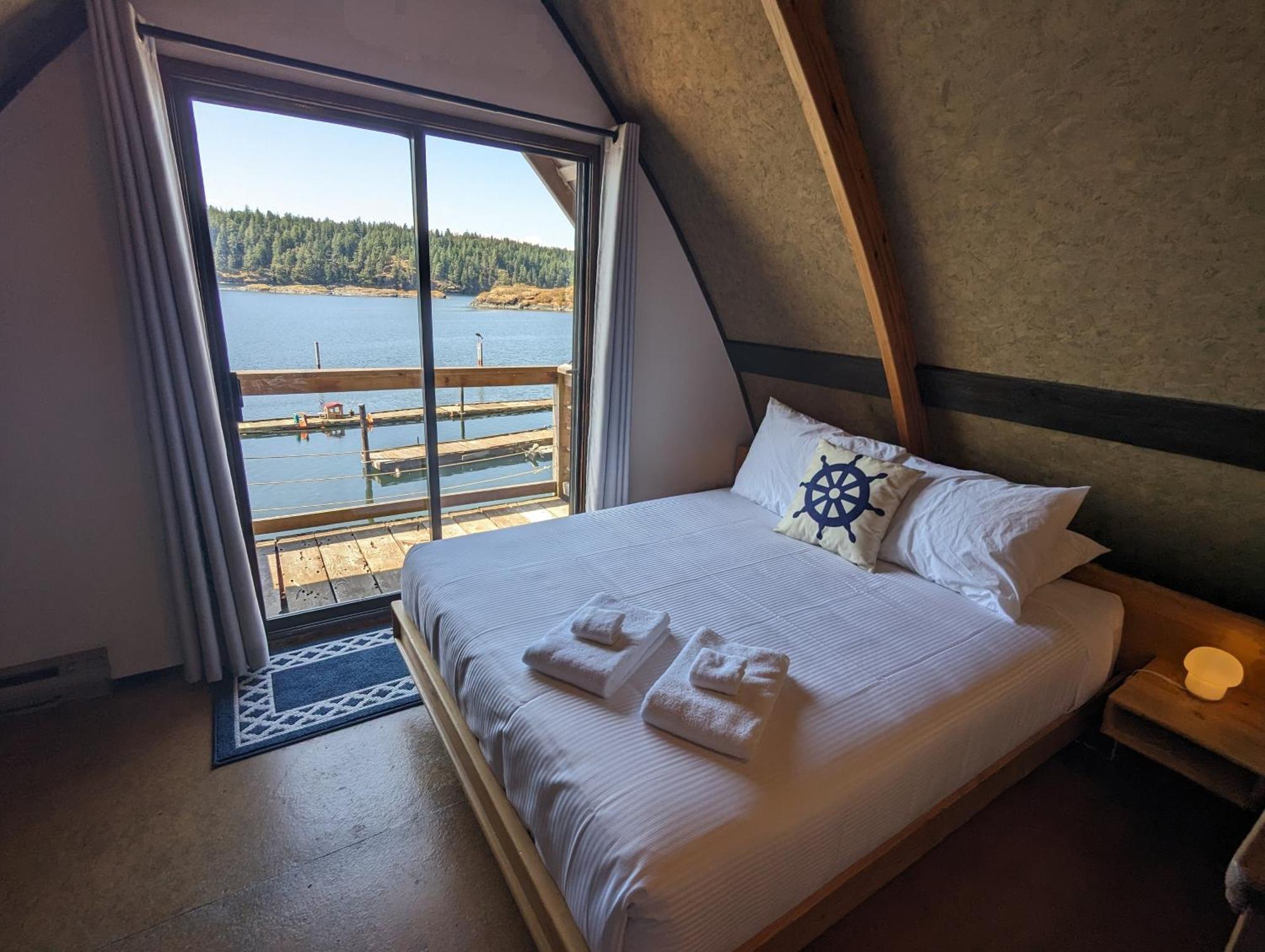 Jade Resort-Oceanfront Suites In Gowlland Harbour Heriot Bay Exterior photo