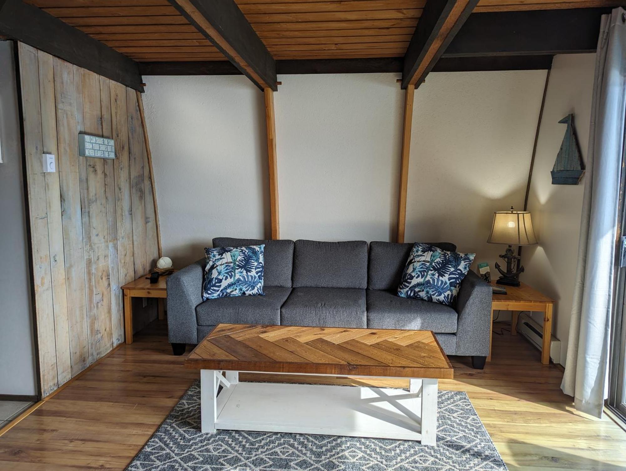 Jade Resort-Oceanfront Suites In Gowlland Harbour Heriot Bay Exterior photo