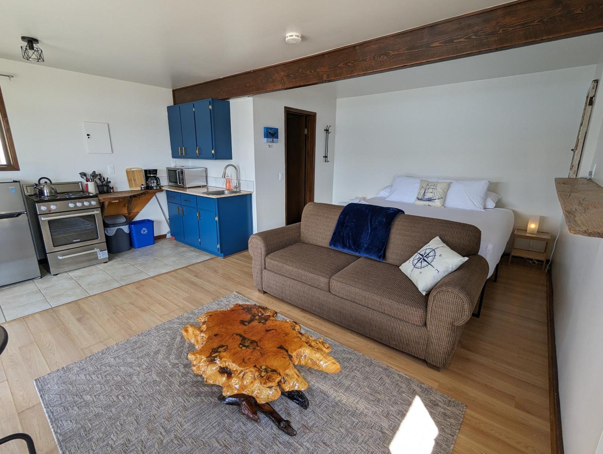 Jade Resort-Oceanfront Suites In Gowlland Harbour Heriot Bay Exterior photo